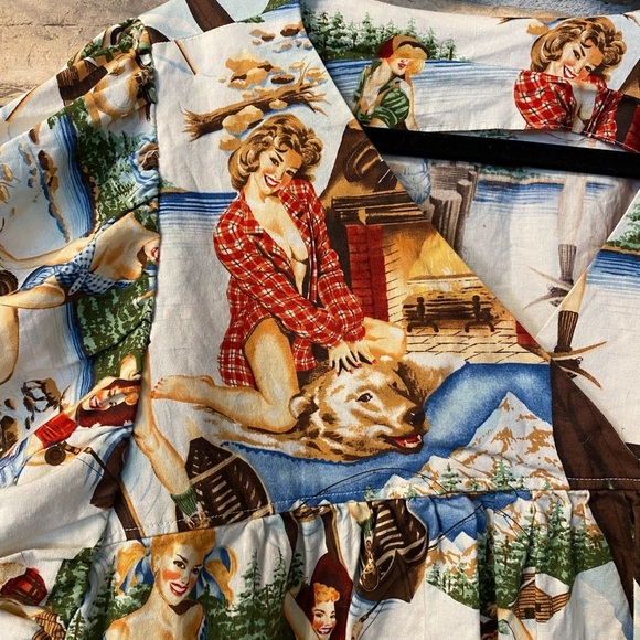 Women’s Alexander Henry Vintage Novelty Pin Up Girls The Great Outdoors Top M/L - Picture 11 of 15